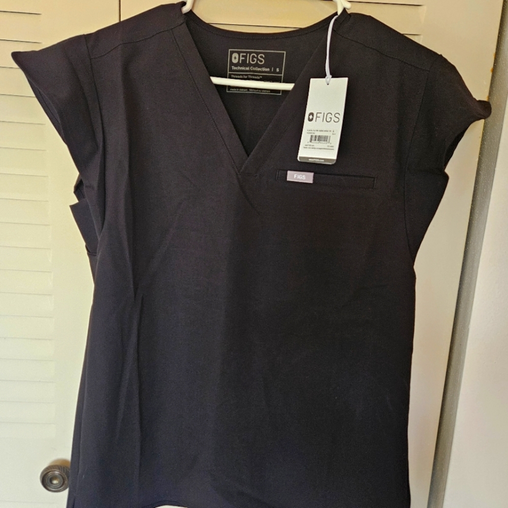 Natal Flutter Sleeve Scrub Top- Black